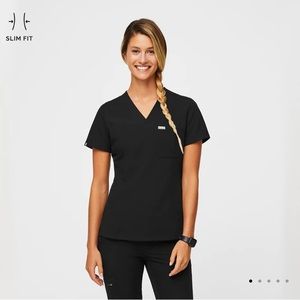Figs womens catarina one-pocket scrub top, black. Small